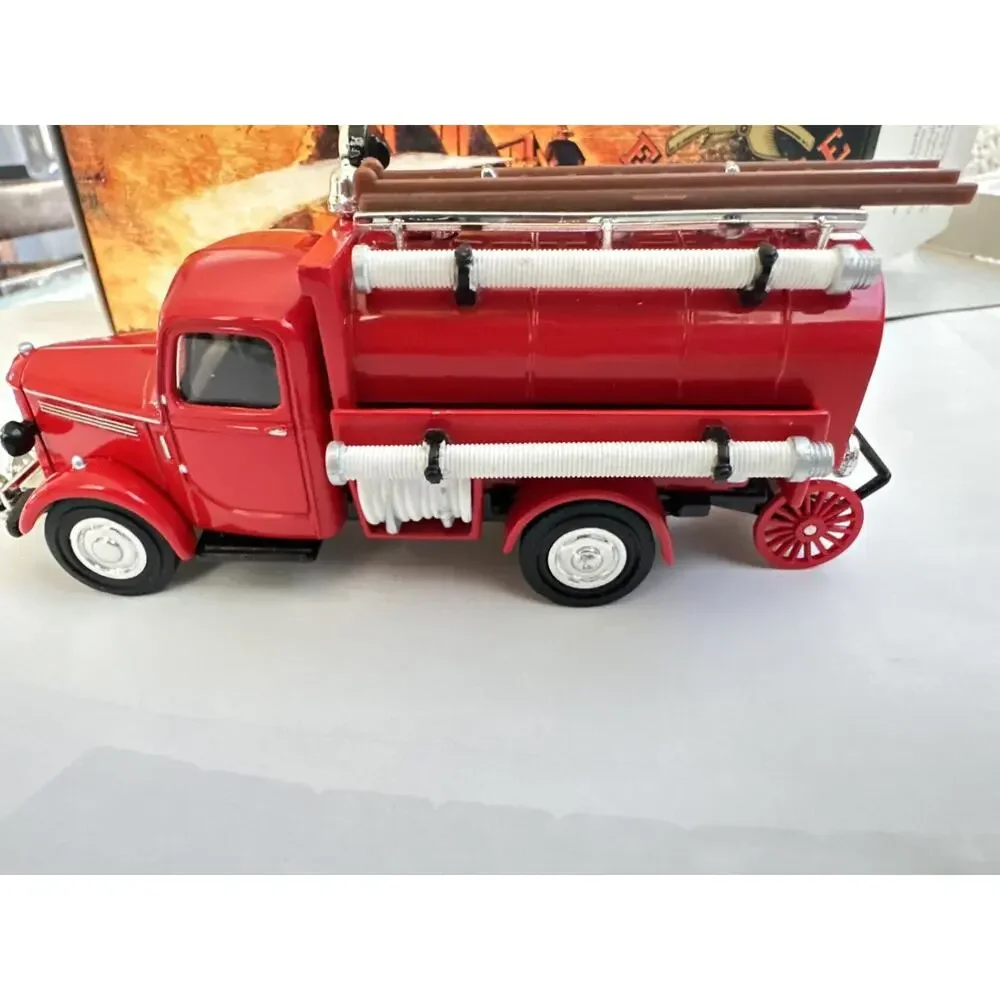 A14 Matchbox Bedford Tanker Fire Engine Models Of Yesteryear YFE04 1:43 Red New